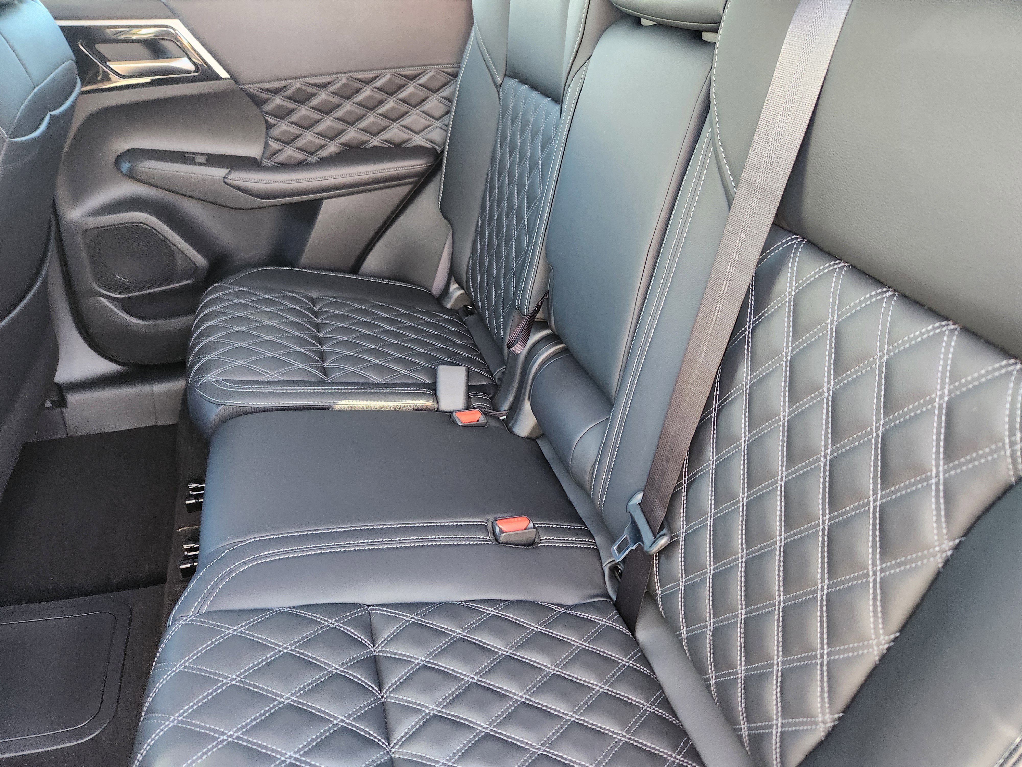 New 2025 Mitsubishi Outlander SEL image 21