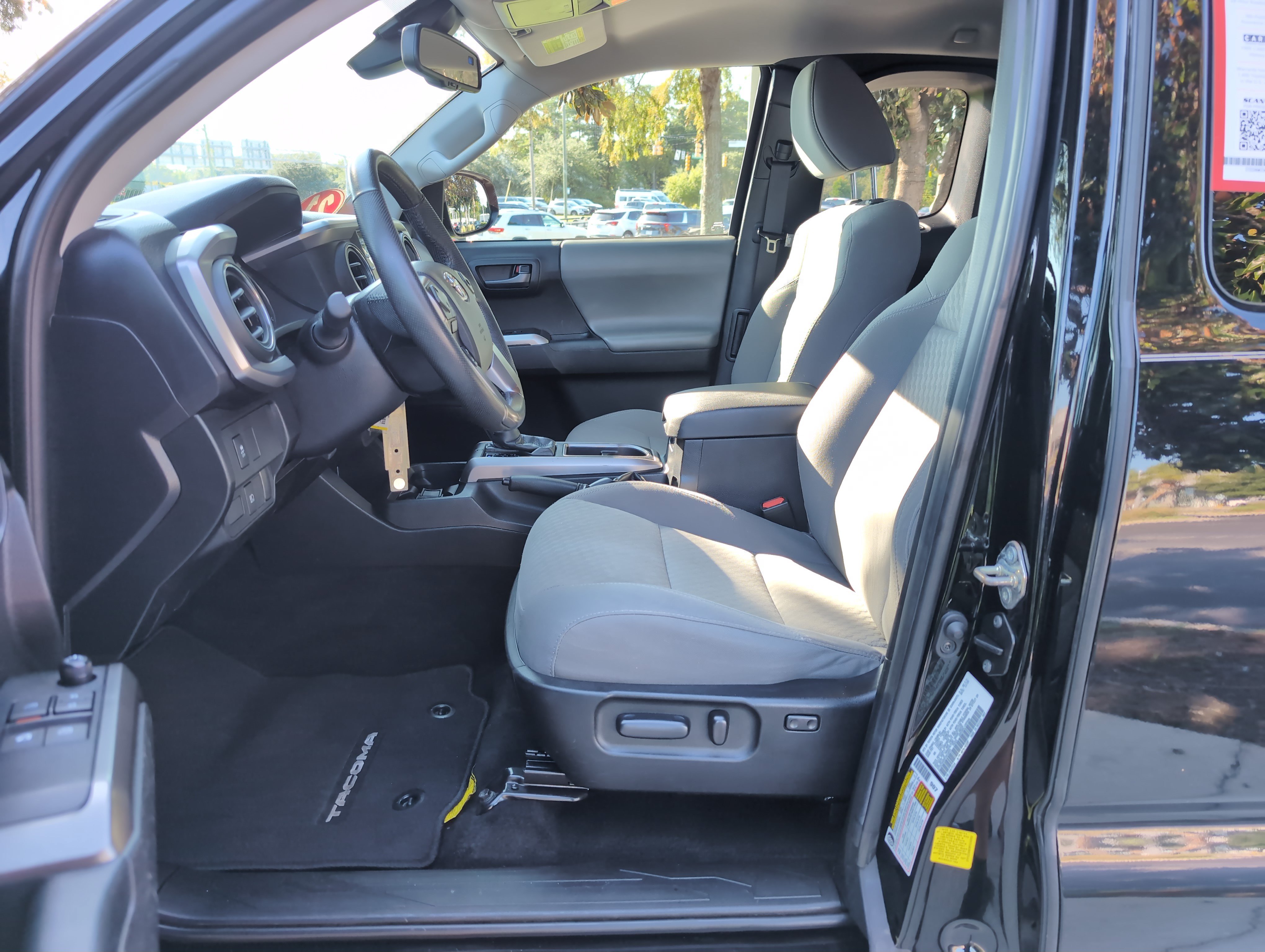 Certified 2021 Toyota Tacoma SR5 AWD/4WD image 16