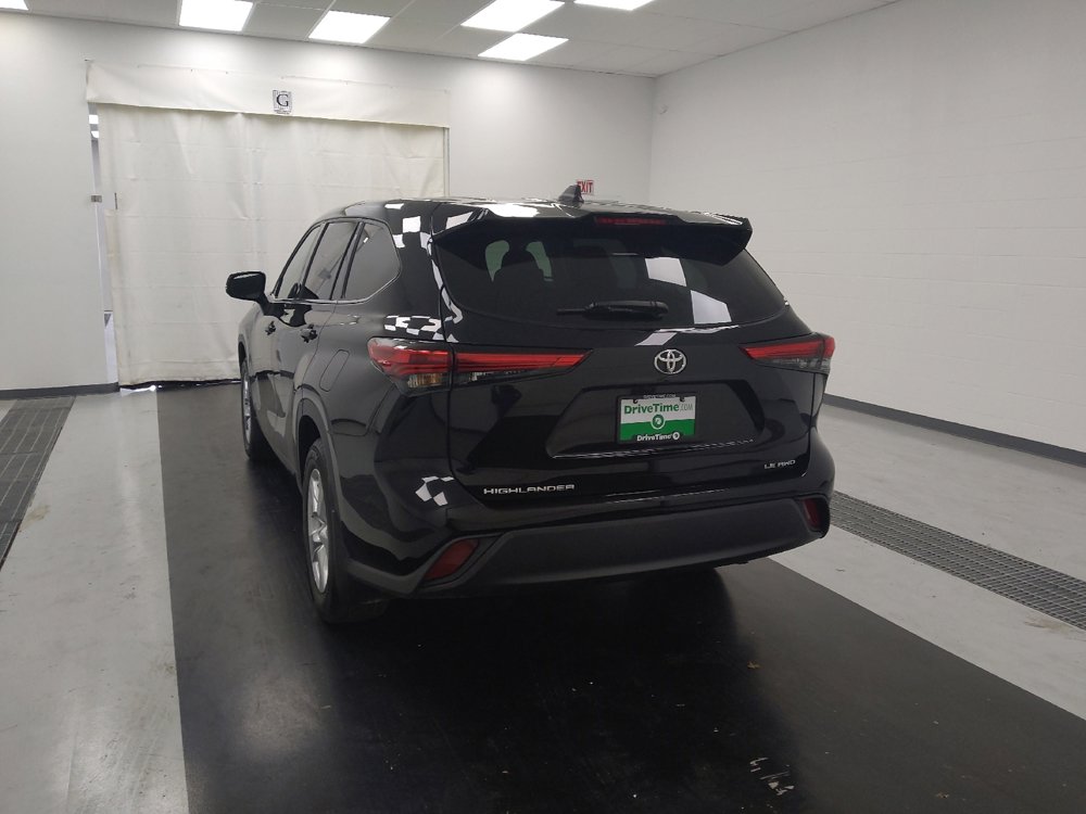 Used 2022 Toyota Highlander LE image 6