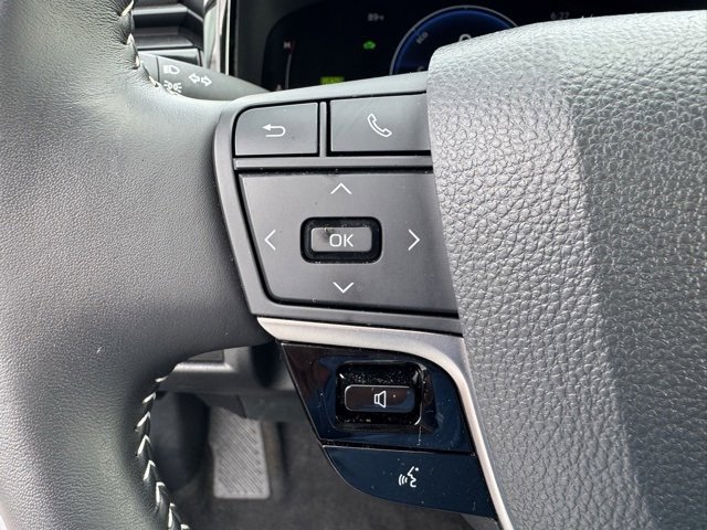 Used 2025 Toyota Camry SE image 14