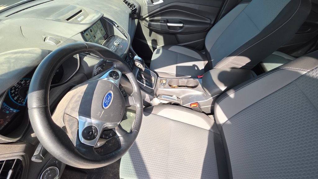 Used 2017 Ford C-MAX Energi SE w/ Equipment Group 401A FWD image 12