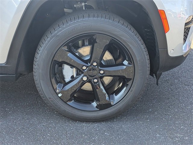 New 2025 Jeep Grand Cherokee Limited w/ Luxury Tech Group II image 11