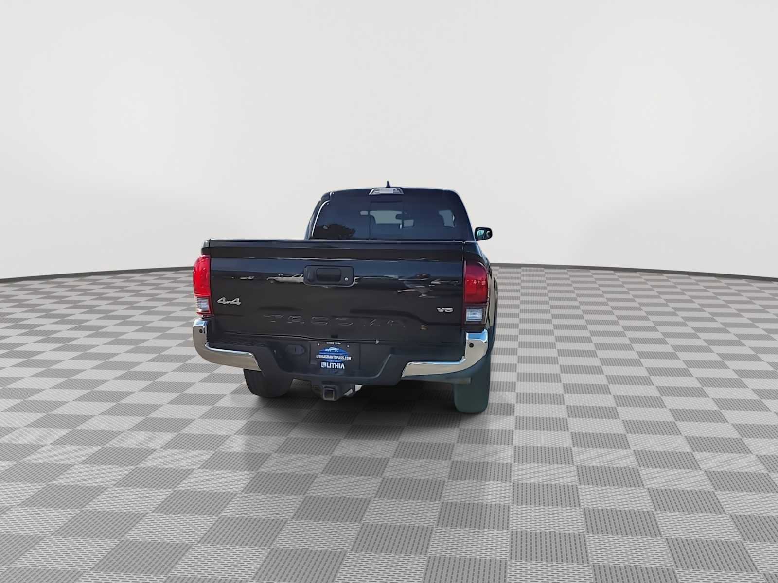Used 2022 Toyota Tacoma SR5 image 7