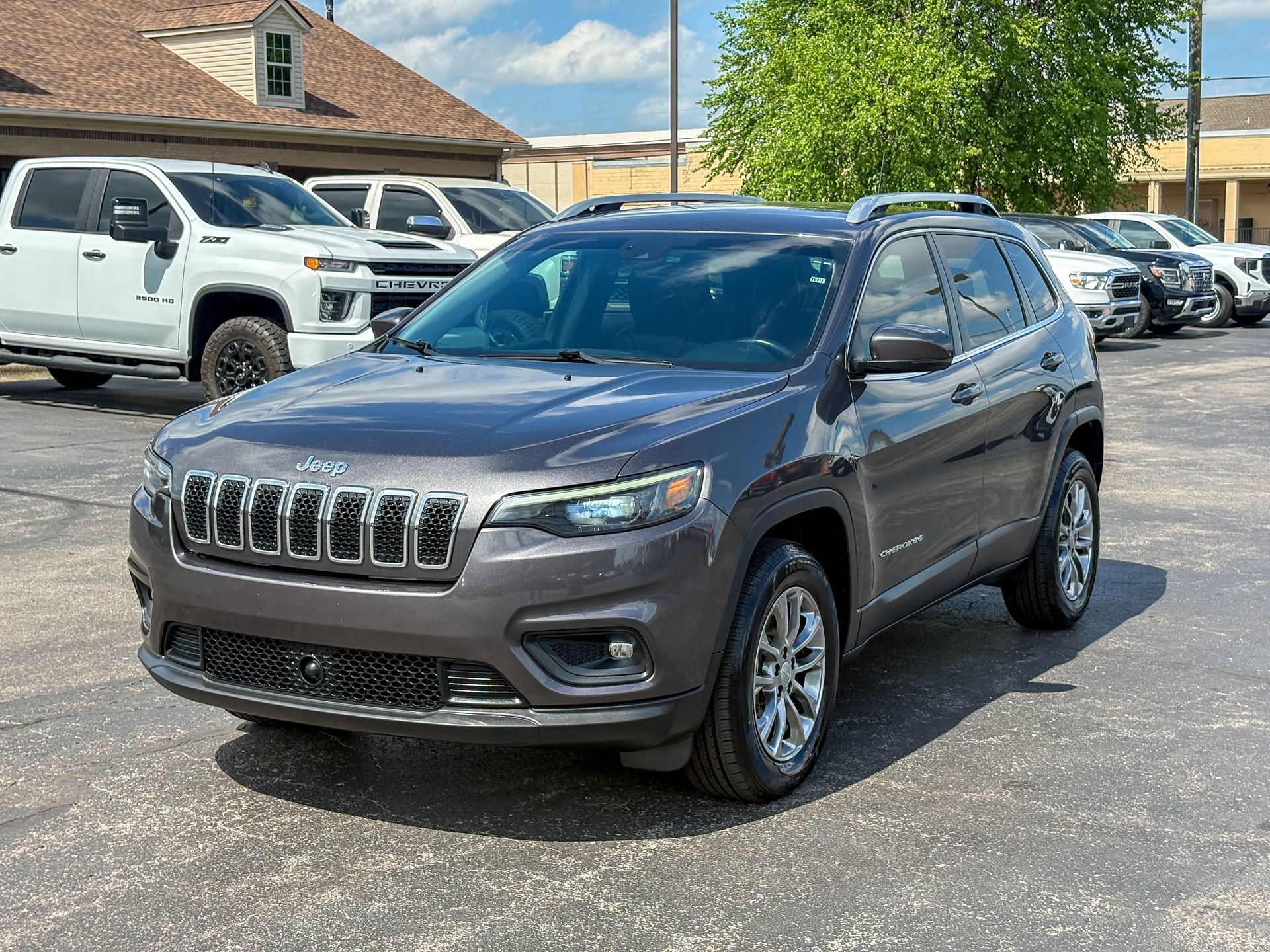 Used 2021 Jeep Cherokee Latitude Plus AWD/4WD image 9