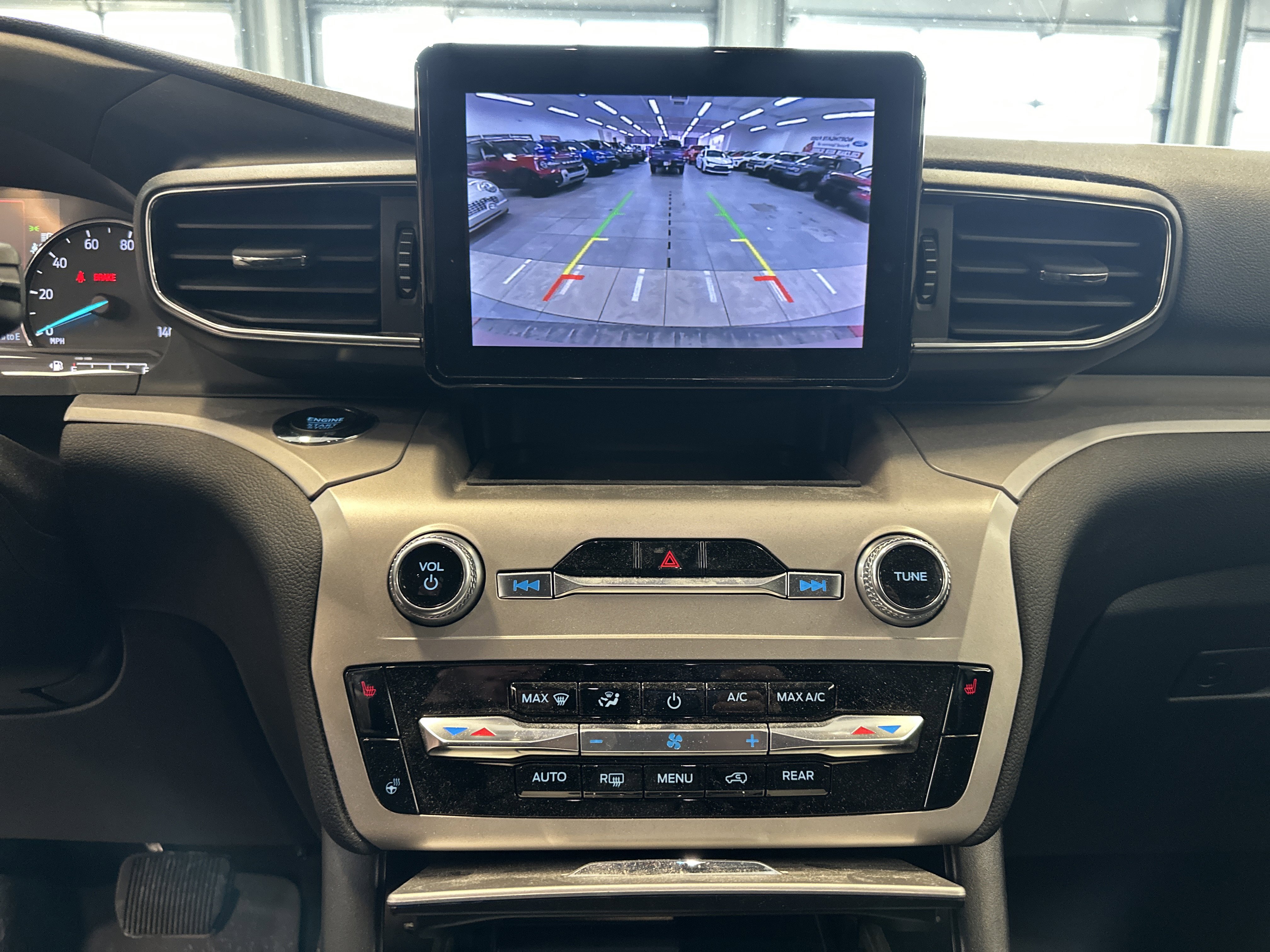 Used 2023 Ford Explorer XLT w/ Equipment Group 202A image 3