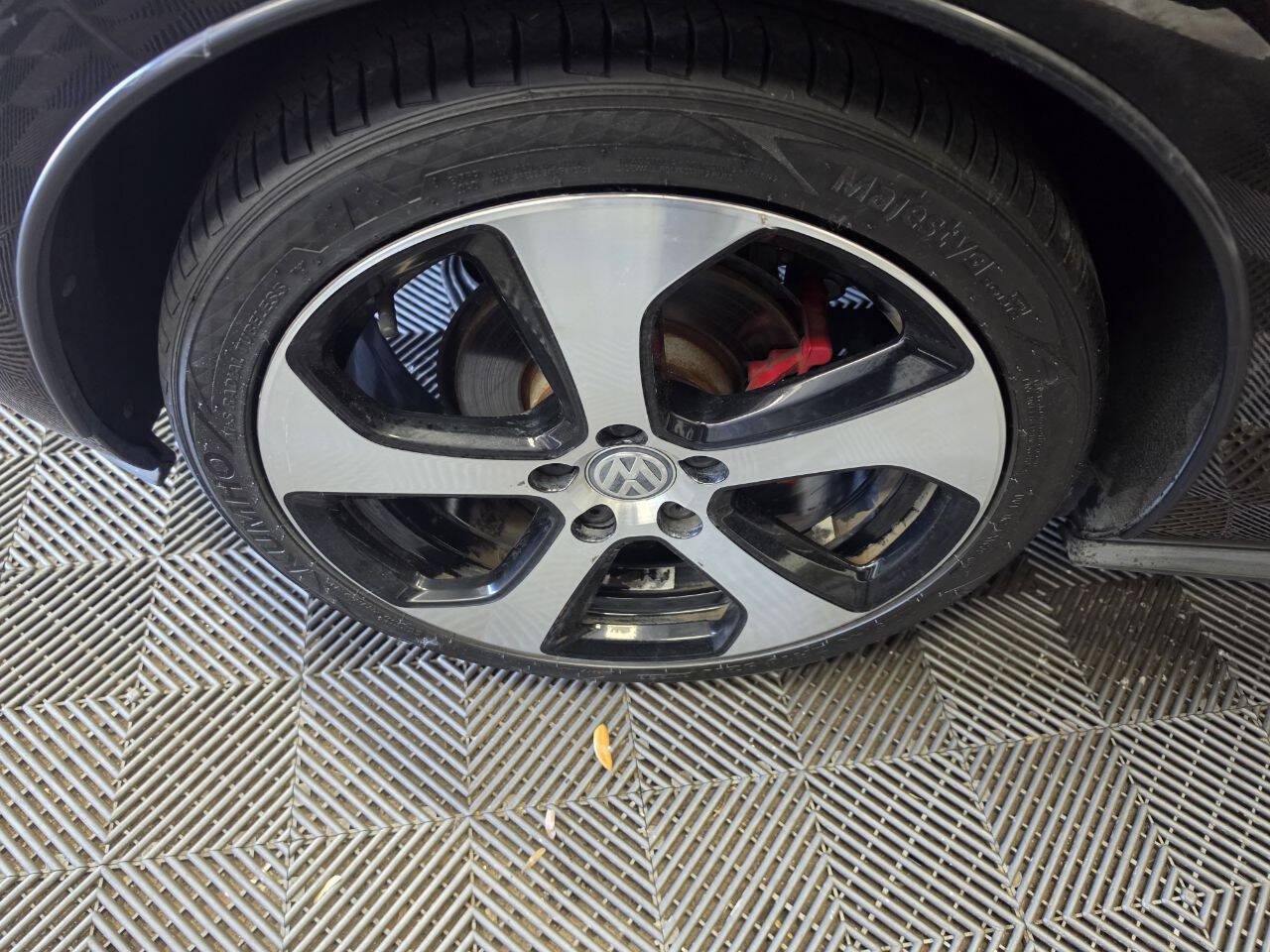 Used 2016 Volkswagen GTI SE FWD image 32
