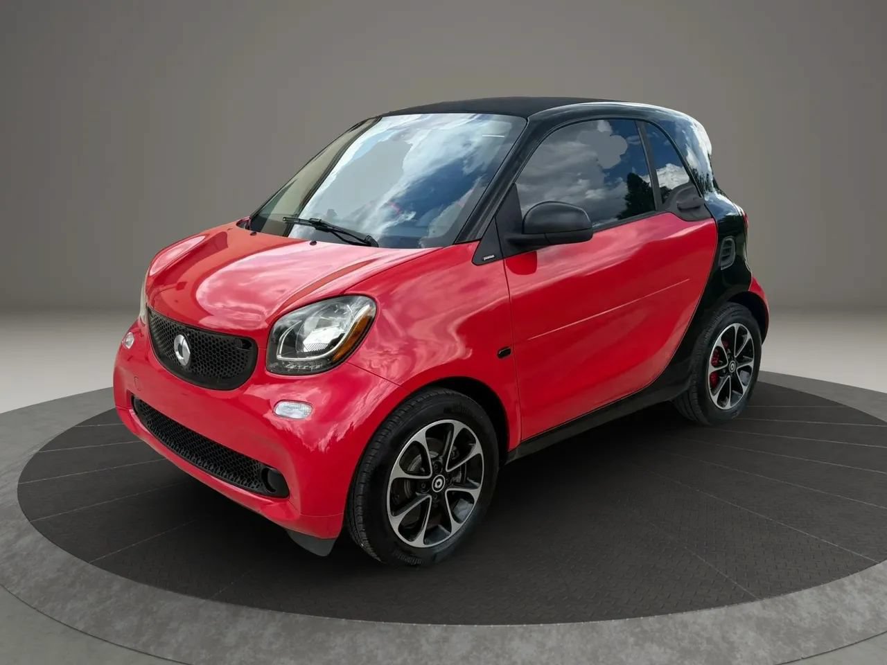 Used 2017 smart fortwo passion RWD image 7