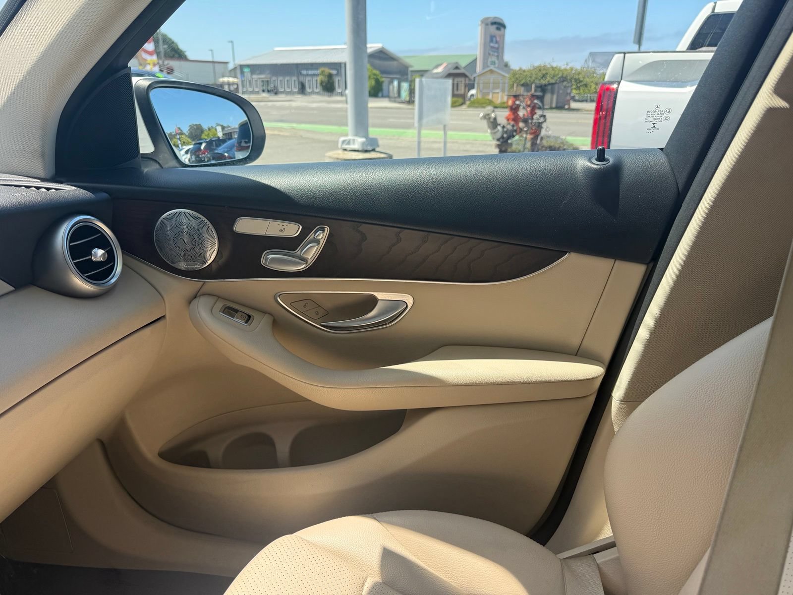 Used 2019 Mercedes-Benz GLC 300 4MATIC image 23