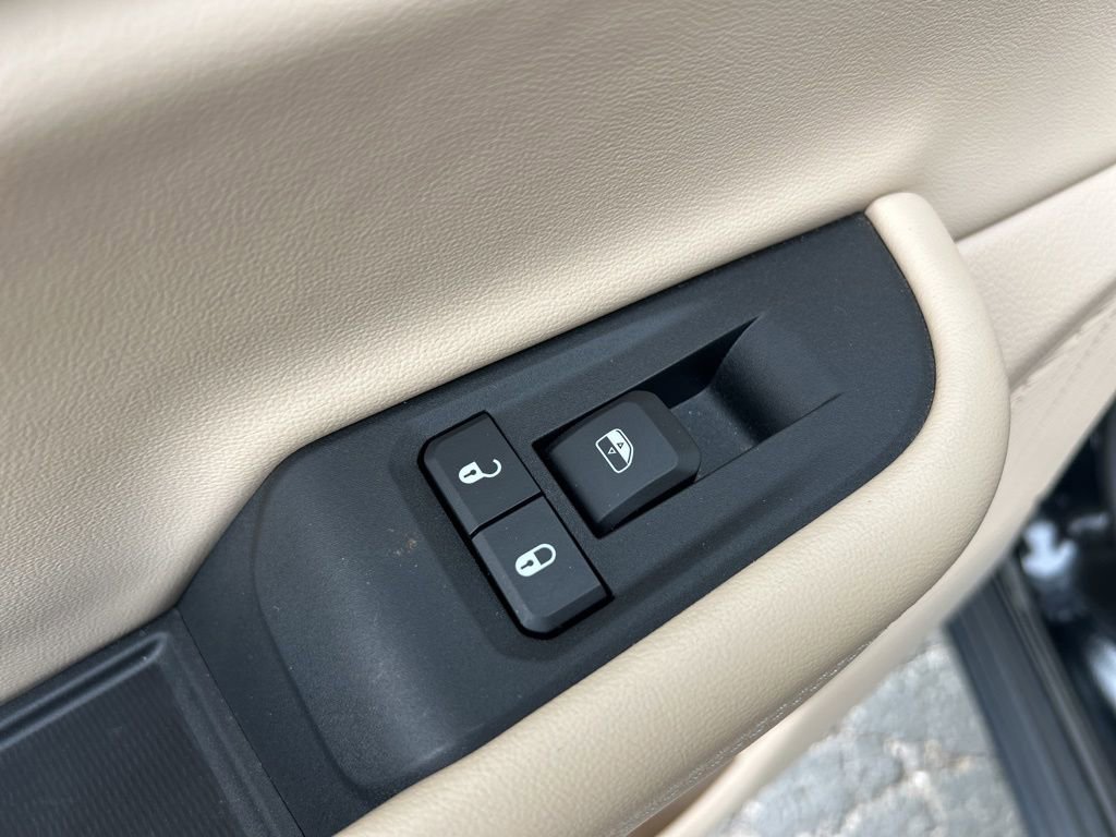 Used 2023 Jeep Grand Cherokee Limited w/ Luxury Tech Group II image 40