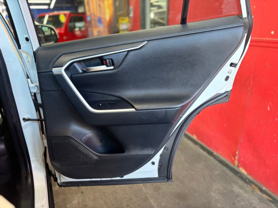 Used 2019 Toyota RAV4 Limited w/ Advanced Technology Package AWD/4WD image 15