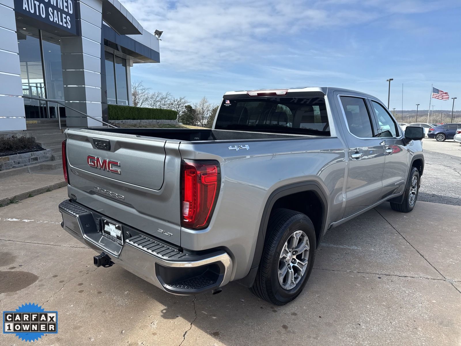 Used 2025 GMC Sierra 1500 SLT image 3