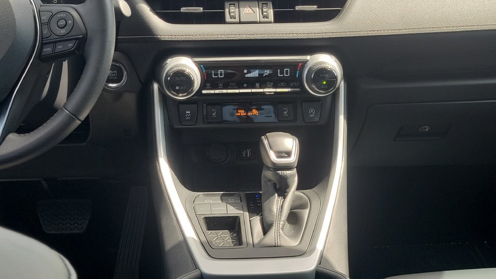 Used 2025 Toyota RAV4 XLE Premium w/ Weather Package FWD image 14