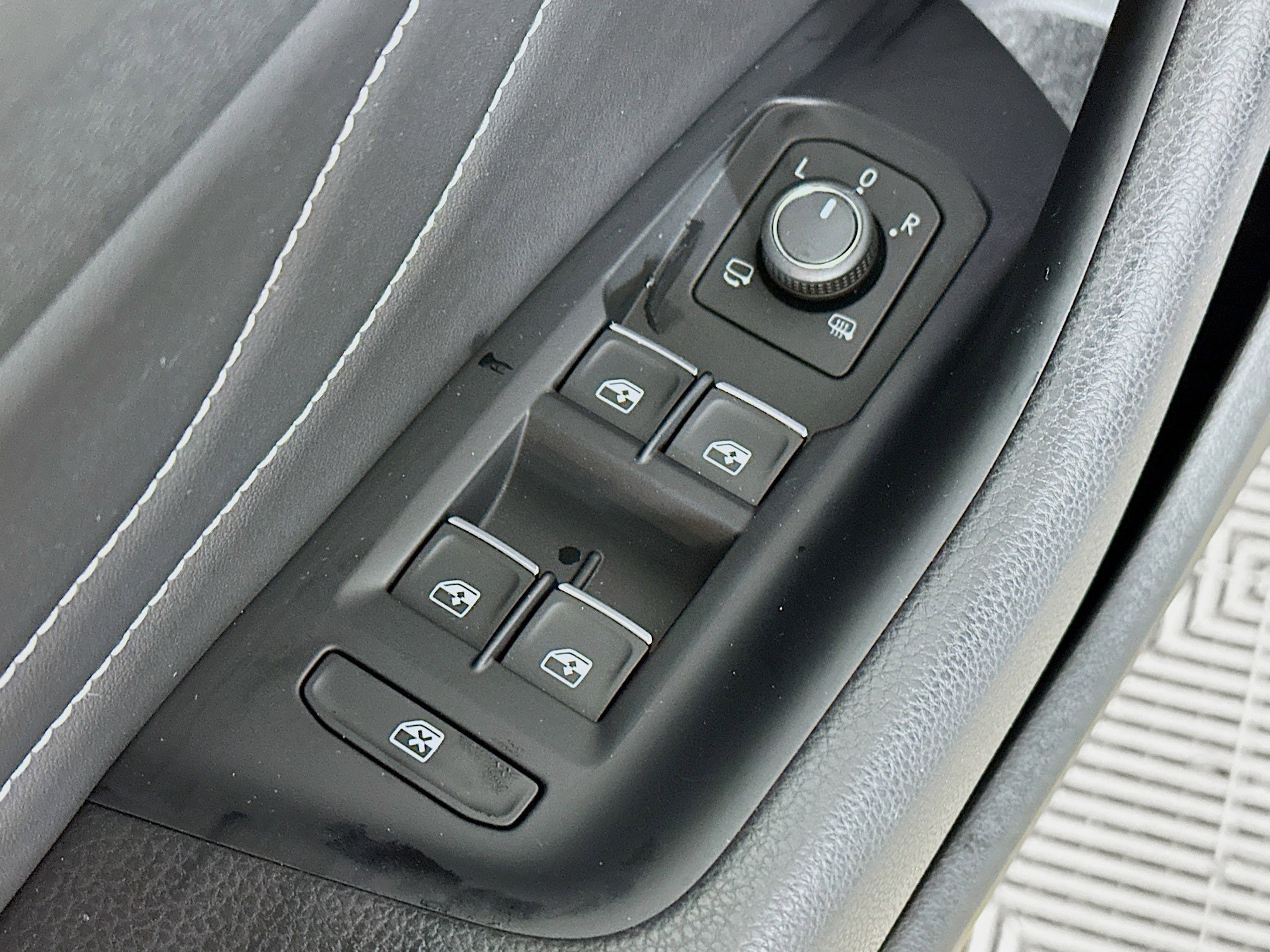 Used 2023 Volkswagen Arteon SEL Premium AWD/4WD image 18