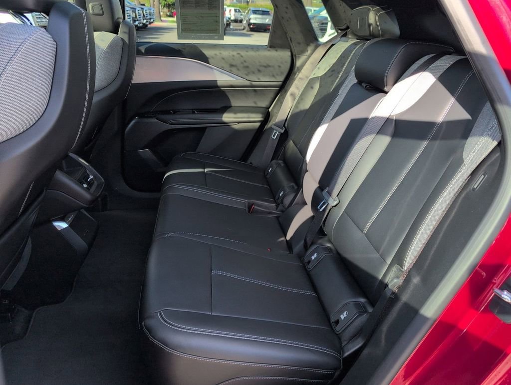 Certified 2024 Cadillac Lyriq Tech w/ Driver Assist Package image 23