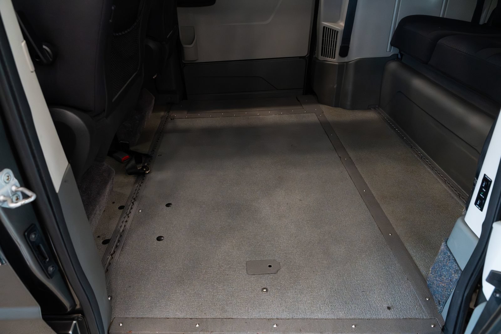 Used 2010 Dodge Grand Caravan SXT FWD image 20
