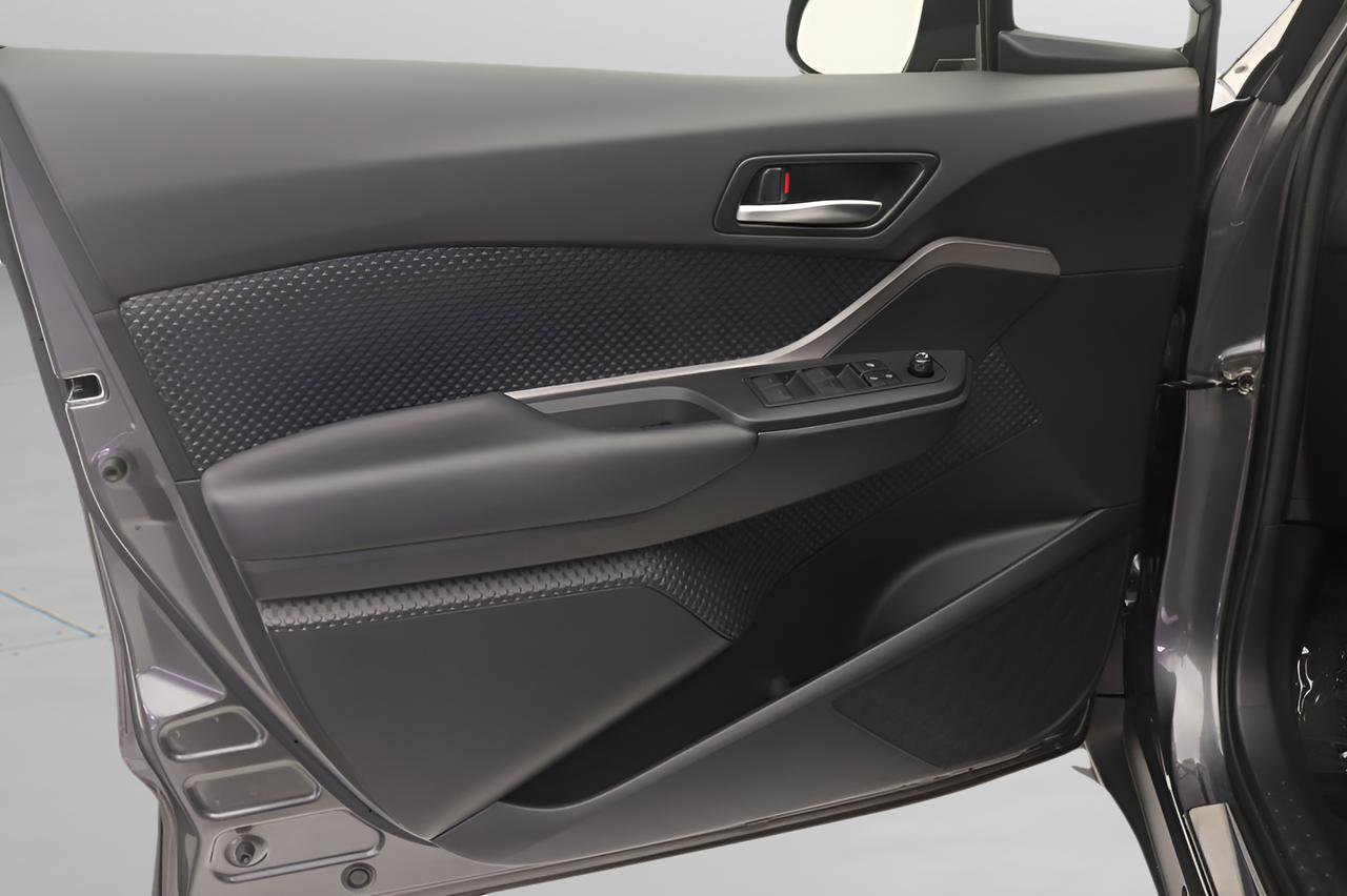 Used 2020 Toyota C-HR LE image 17