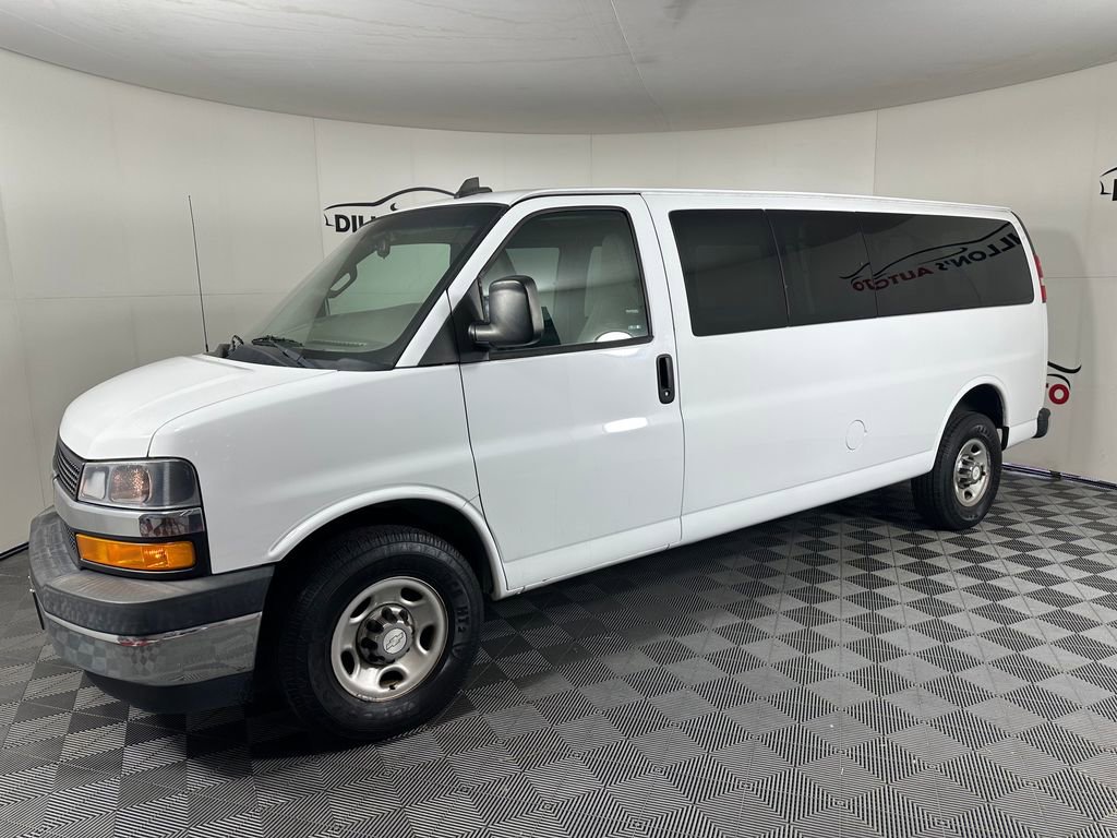 Used 2018 Chevrolet Express 3500 LT w/ LT Preferred Equipment Group RWD image 2
