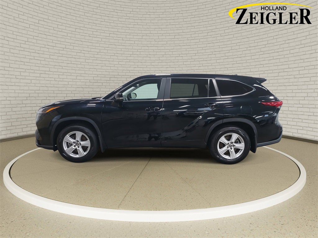 Used 2023 Toyota Highlander LE image 8
