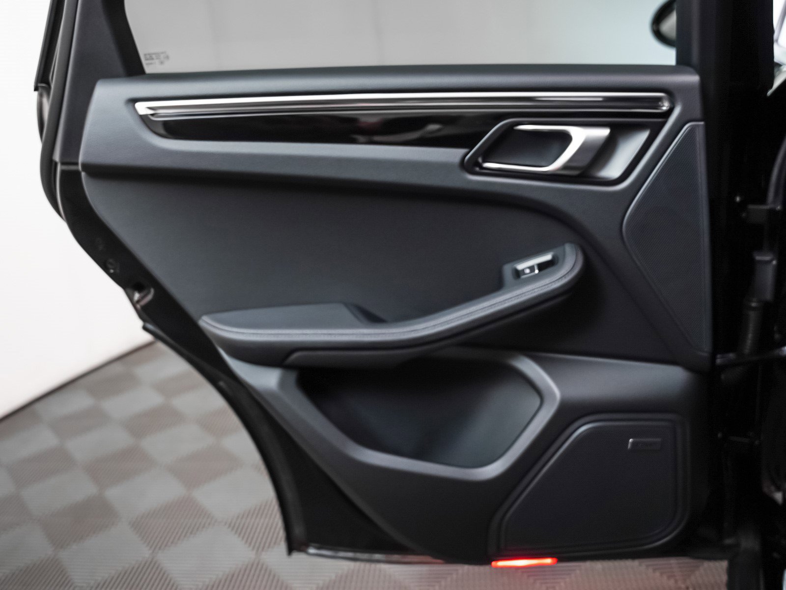 New 2026 Porsche Macan image 25