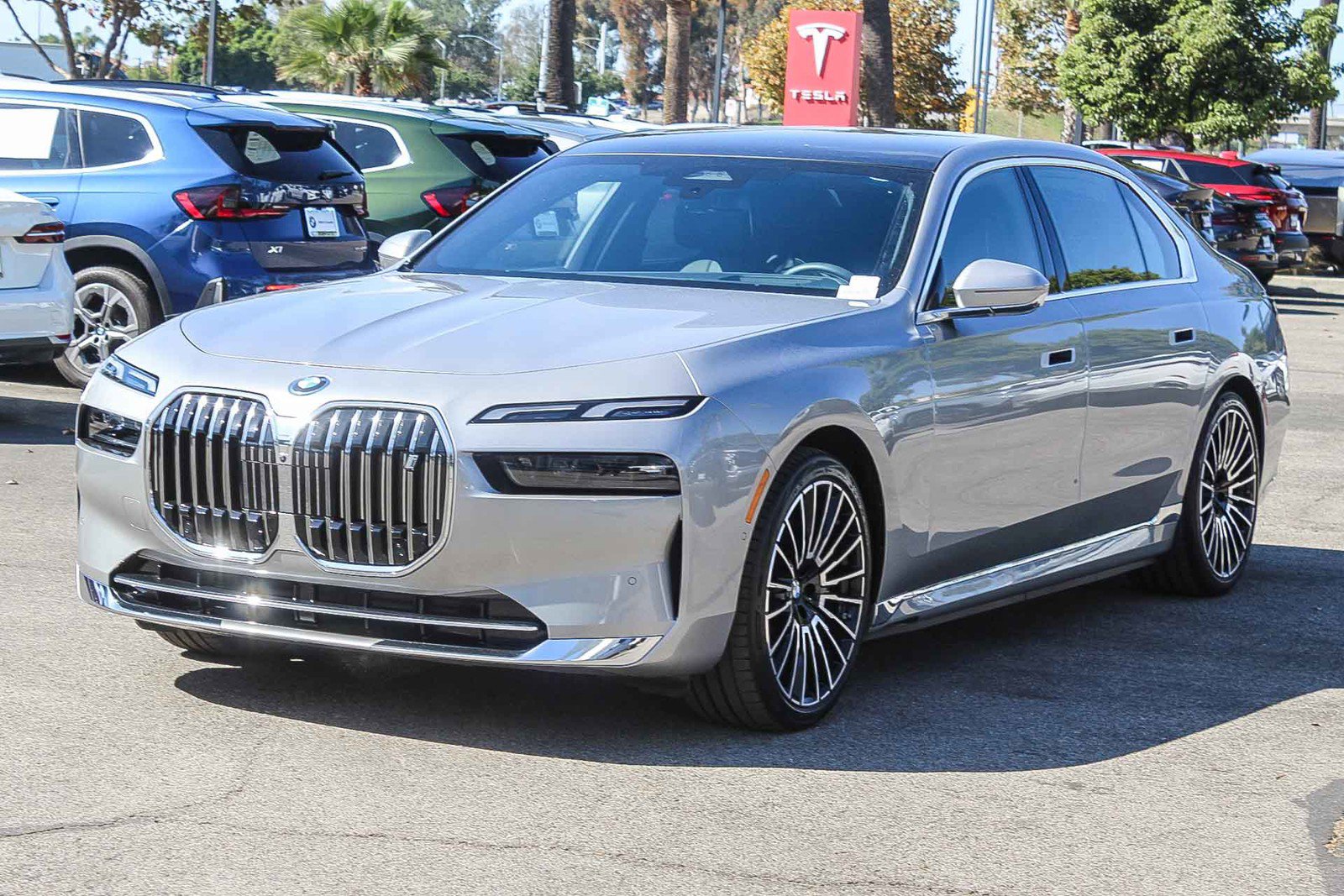 Certified 2025 BMW i7 eDrive50 w/ Premium Package image 3