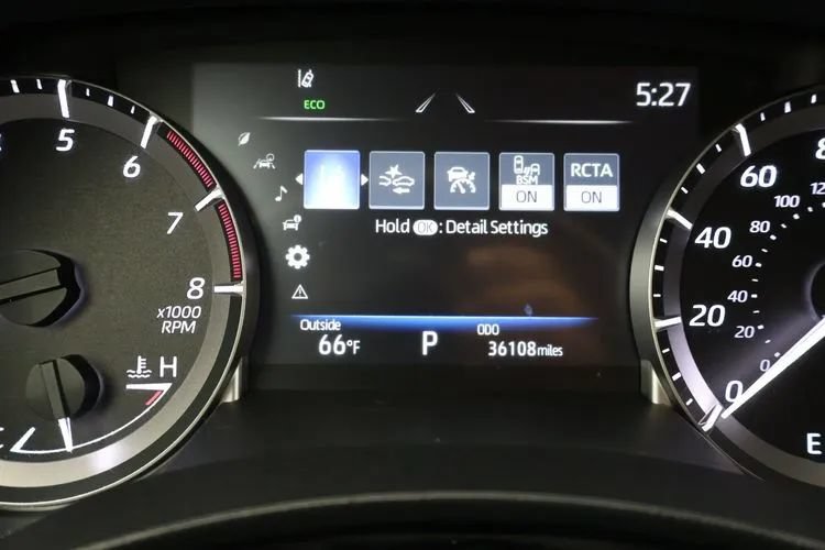 Used 2025 Toyota Highlander LE FWD image 29
