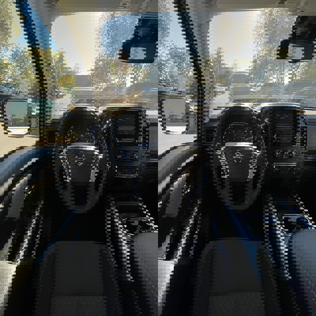 Used 2024 Nissan Titan SV w/ SV Convenience Package image 11