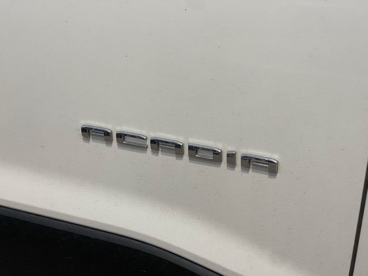 Used 2023 GMC Acadia SLT w/ Preferred Package FWD image 5