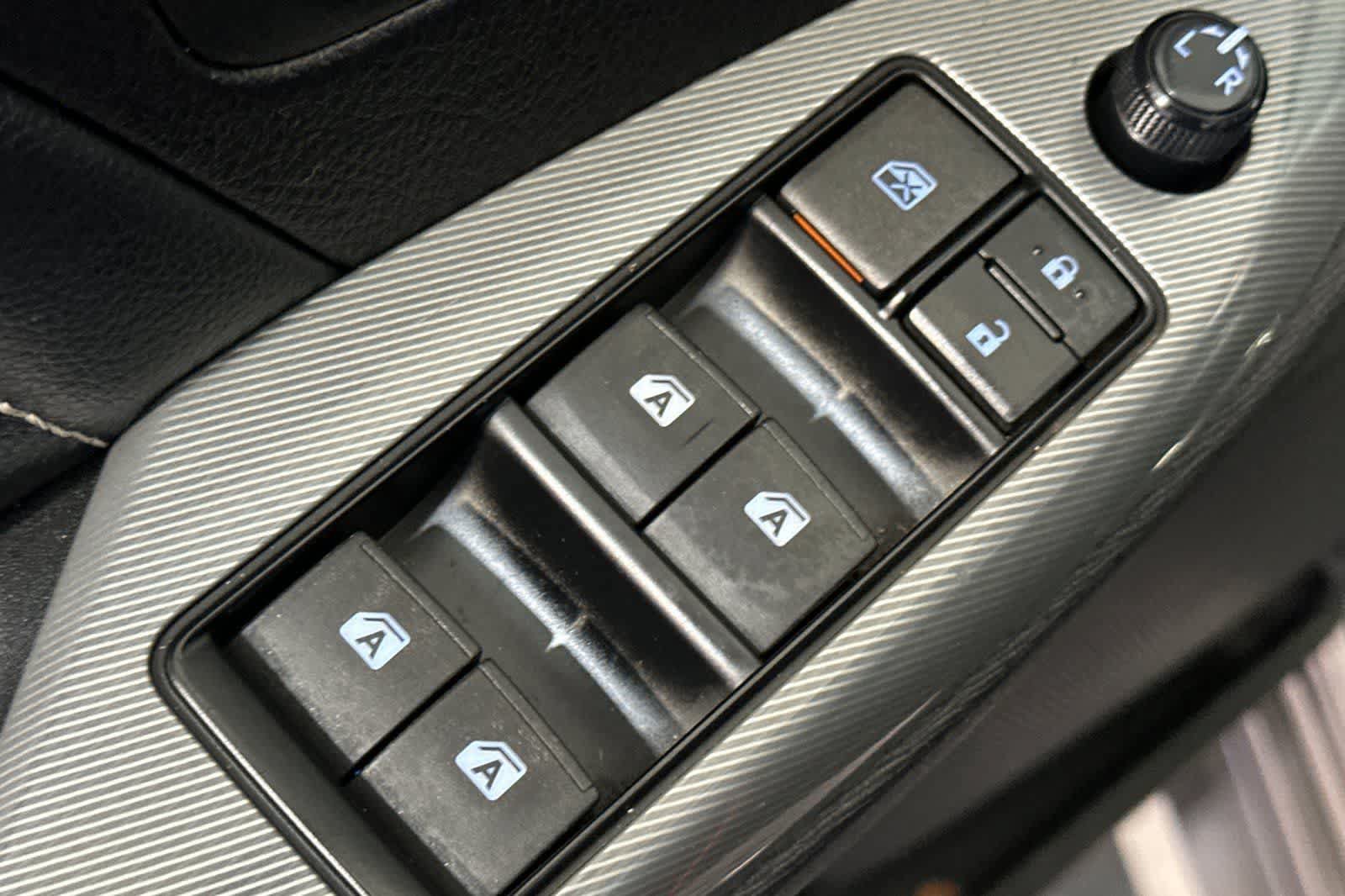 Used 2015 Toyota Sienna SE w/ SE Preferred Package FWD image 14