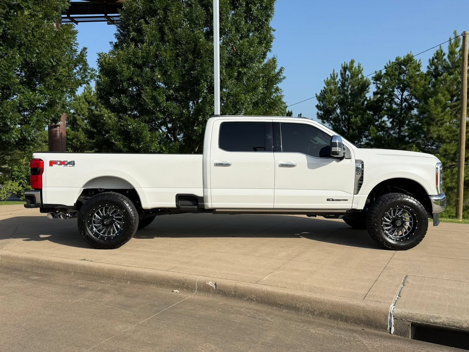 Used 2025 Ford F350 Lariat w/ Lariat Ultimate Package AWD/4WD image 7