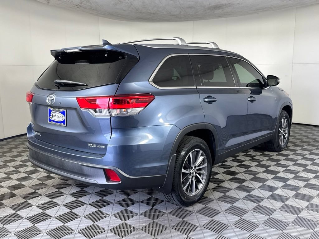 Used 2019 Toyota Highlander XLE AWD/4WD image 7