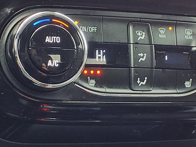 Used 2025 Chevrolet Trax LT w/ LT Convenience Package image 5