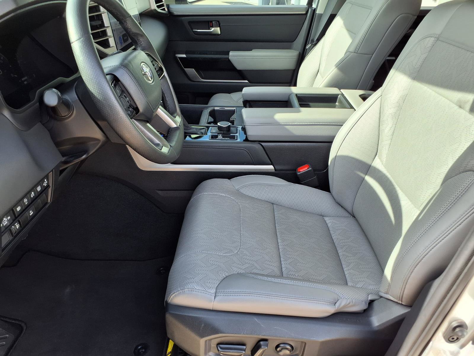 Used 2024 Toyota Tundra Limited w/ Power Package AWD/4WD image 13