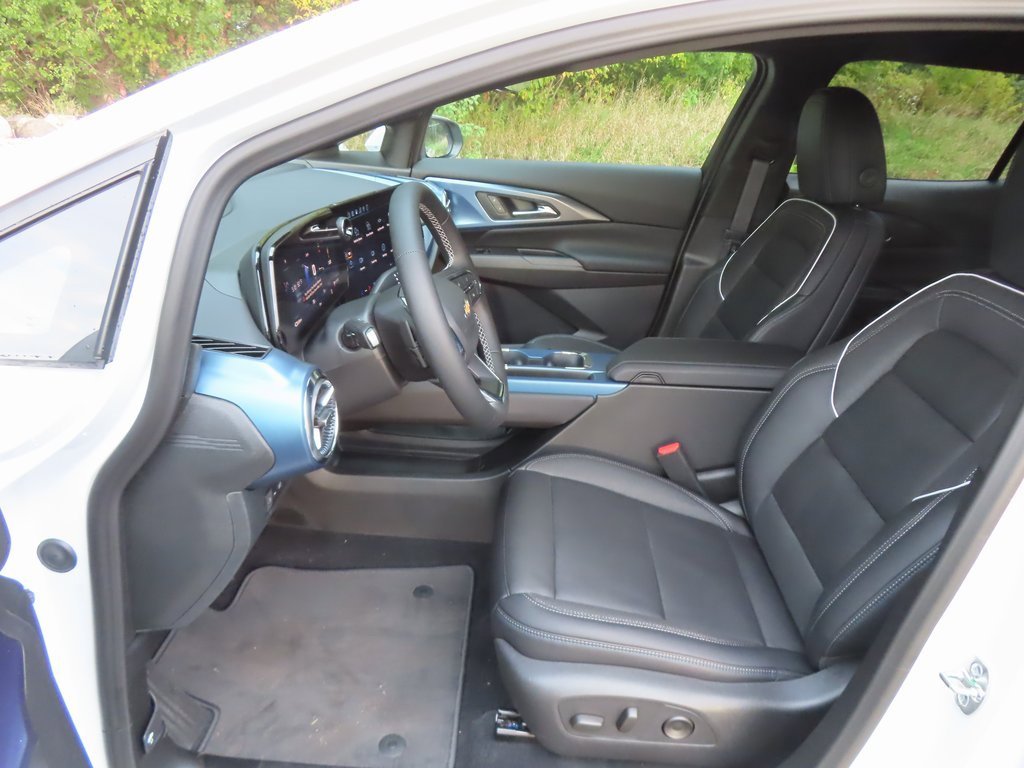 New 2026 Chevrolet Equinox EV LT w/ Convenience Package II image 22