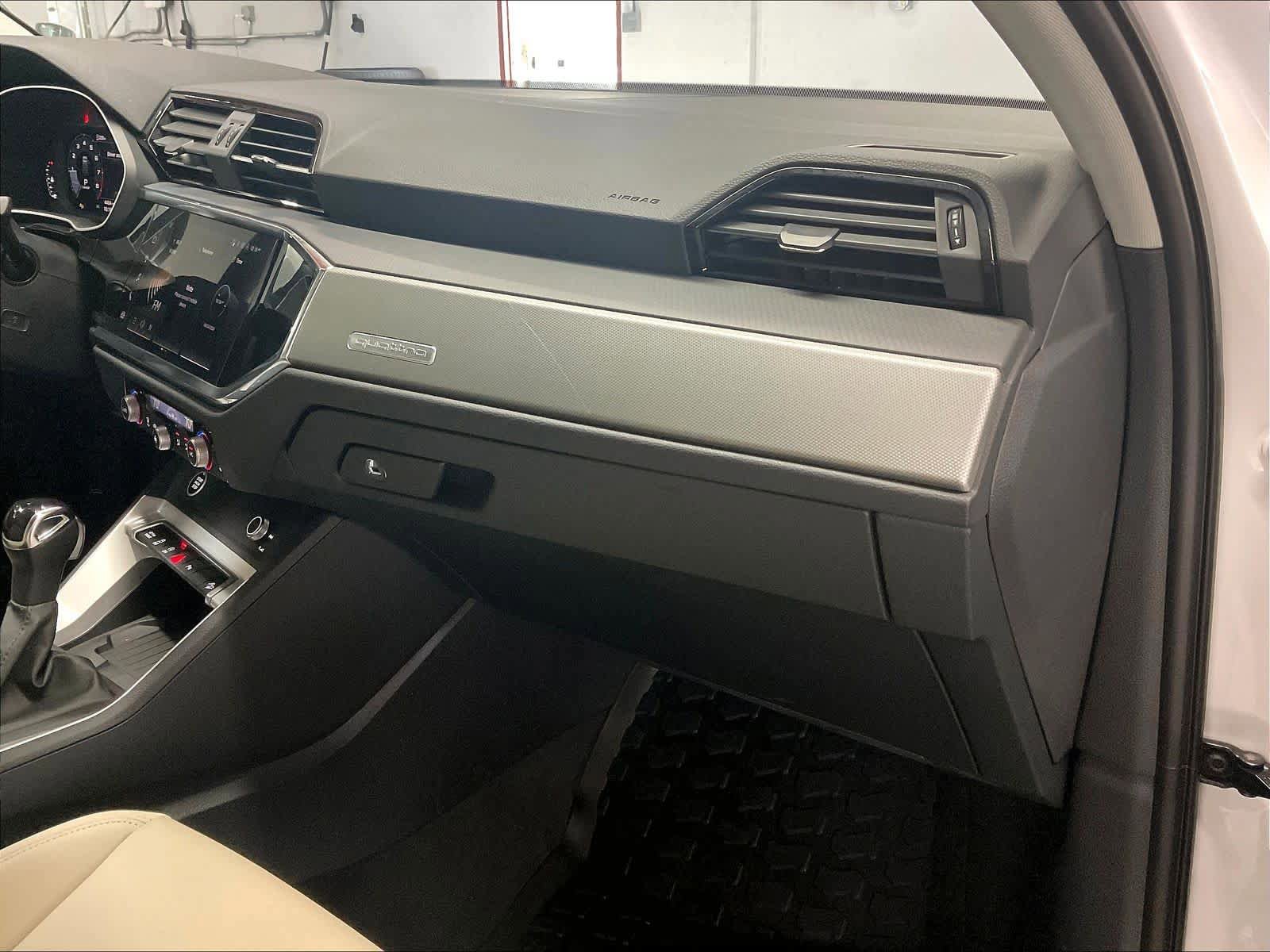 Certified 2025 Audi Q3 2.0T Premium w/ Convenience Package AWD/4WD image 16