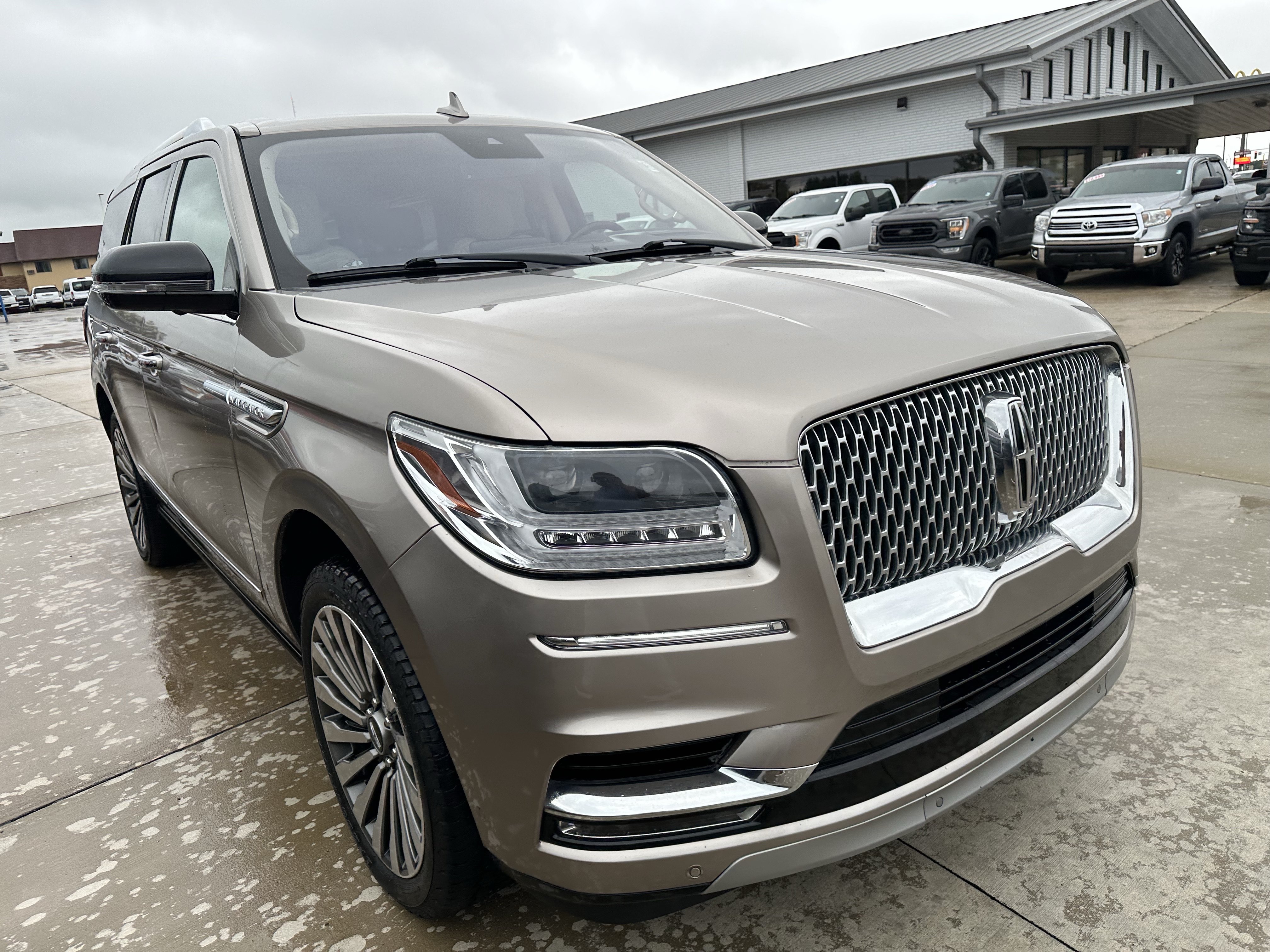 Used 2019 Lincoln Navigator Reserve AWD/4WD image 3