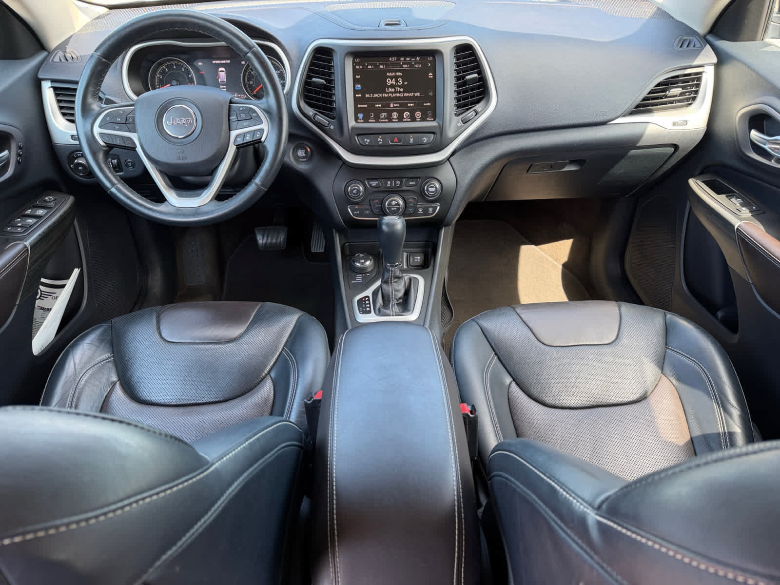 Used 2015 Jeep Cherokee Limited w/ Luxury Group AWD/4WD image 37