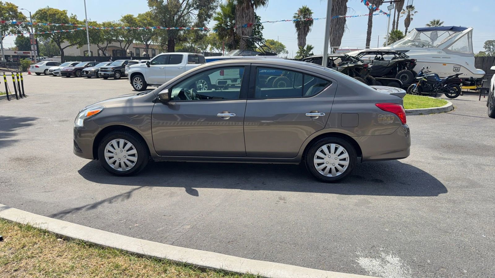Used 2017 Nissan Versa SV FWD image 5