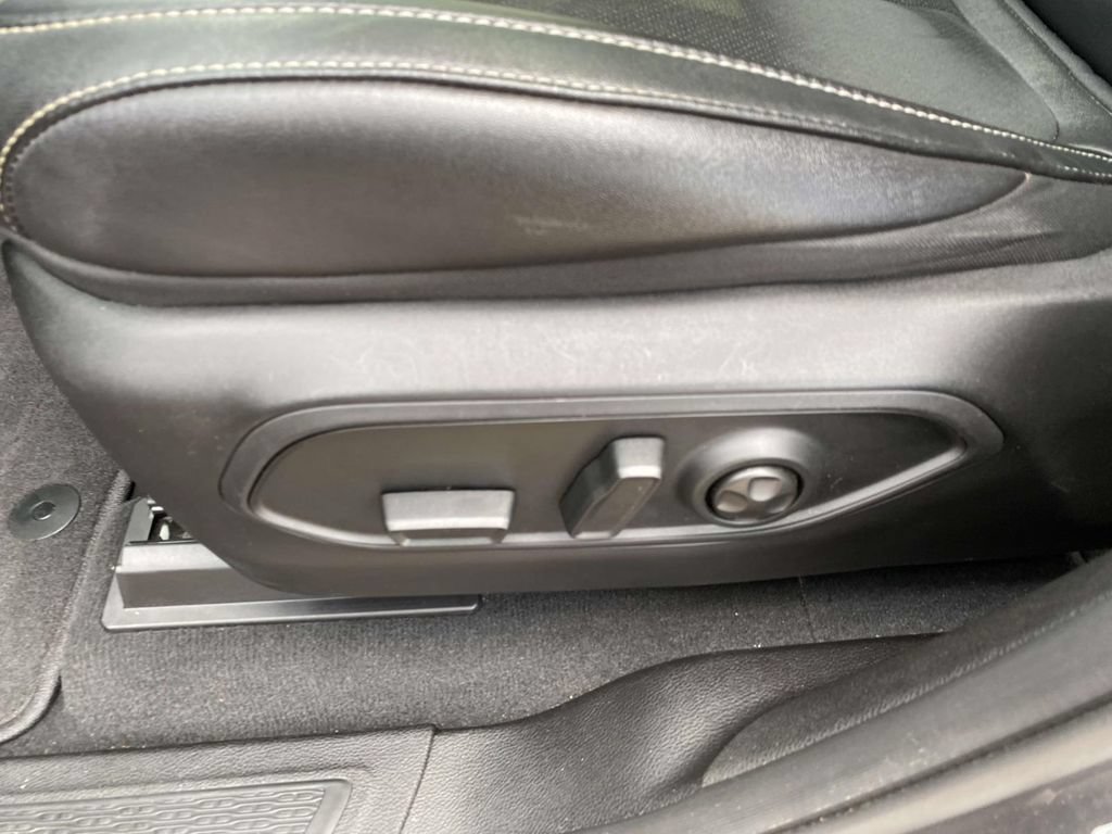 Used 2025 Jeep Grand Cherokee L Altitude RWD image 16