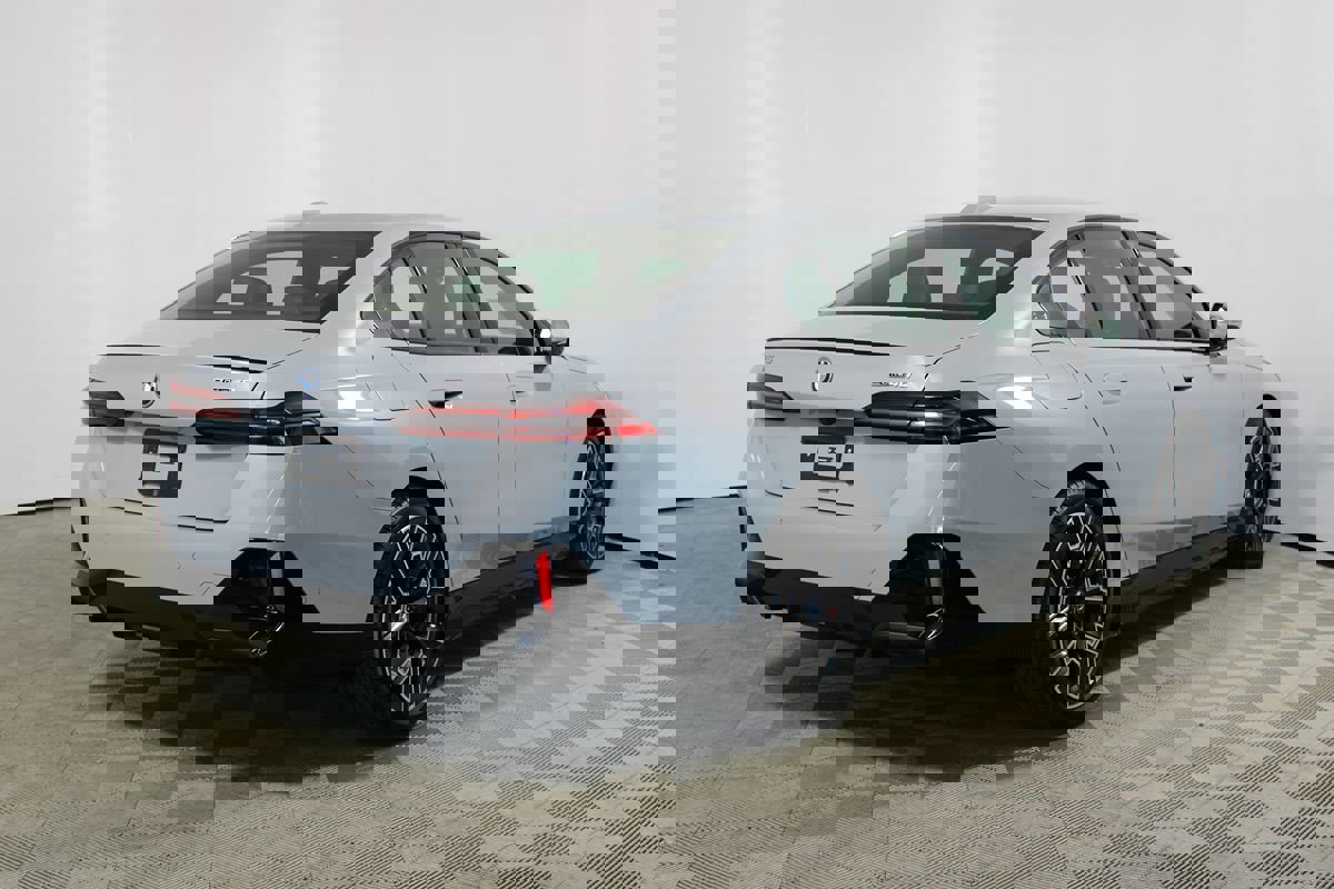 Used 2025 BMW i5 eDrive40i w/ M Sport Package image 48