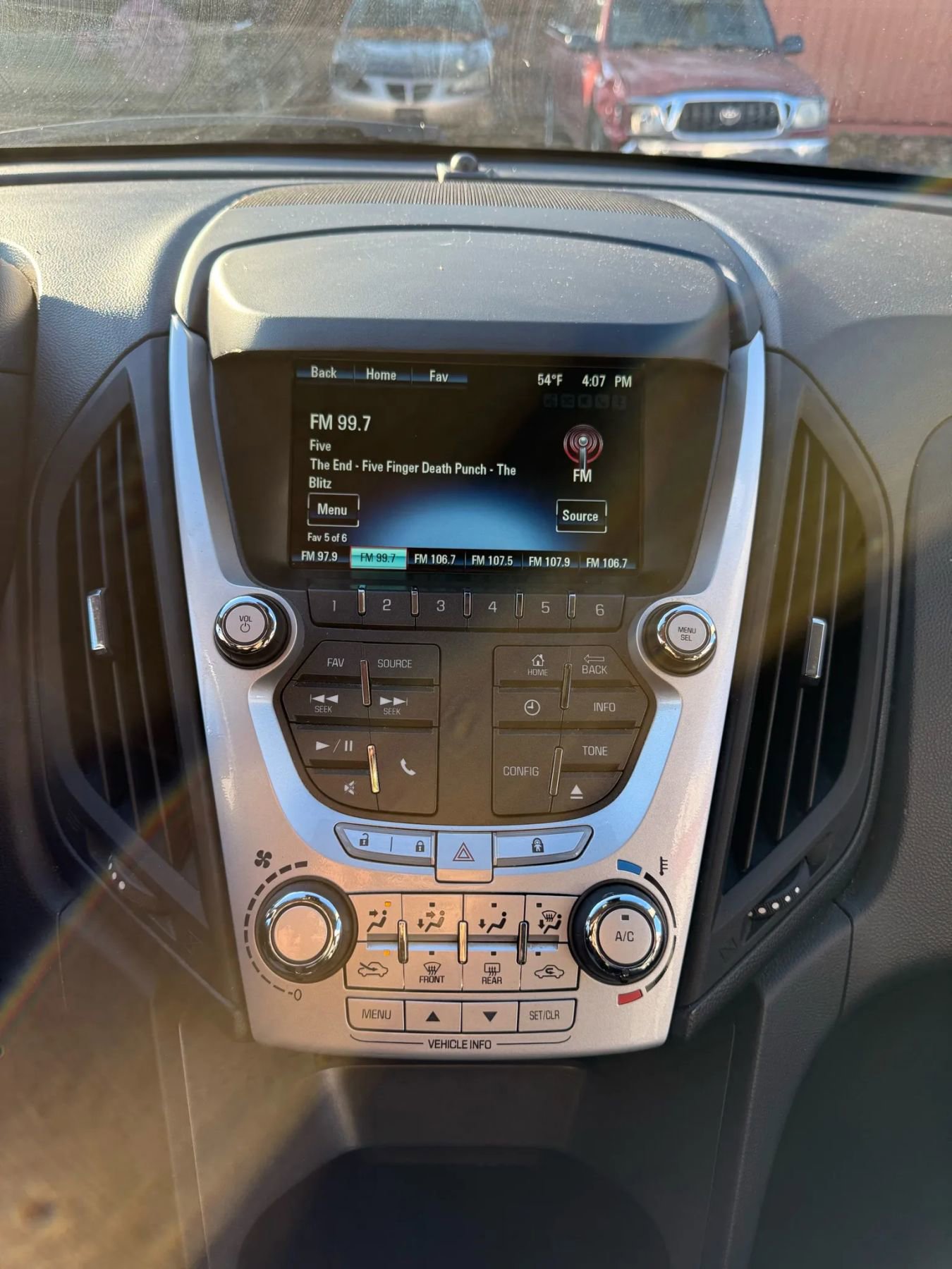 Used 2015 Chevrolet Equinox LT w/ Driver Convenience Package image 11