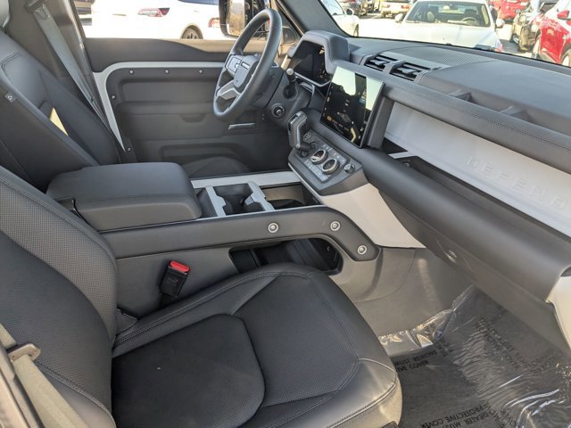 Used 2025 Land Rover Defender 110 S image 24