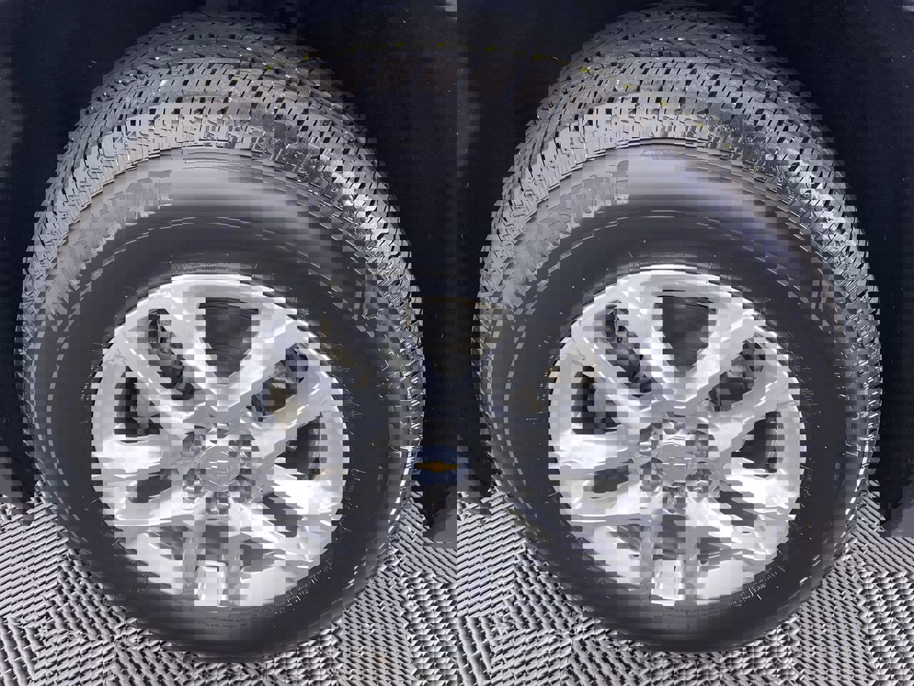 Used 2023 Chevrolet Traverse LS image 14