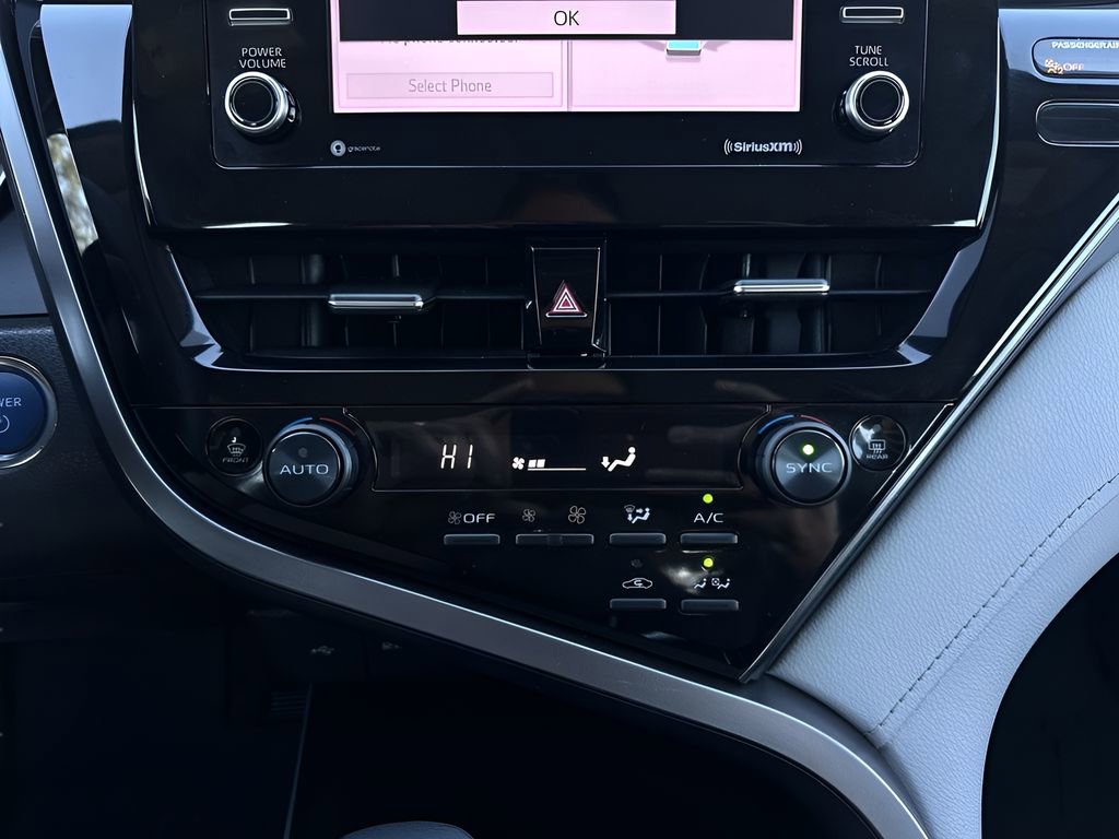 Used 2021 Toyota Camry LE image 23