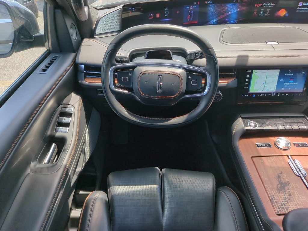 Used 2025 Lincoln Navigator Black Label AWD/4WD image 17