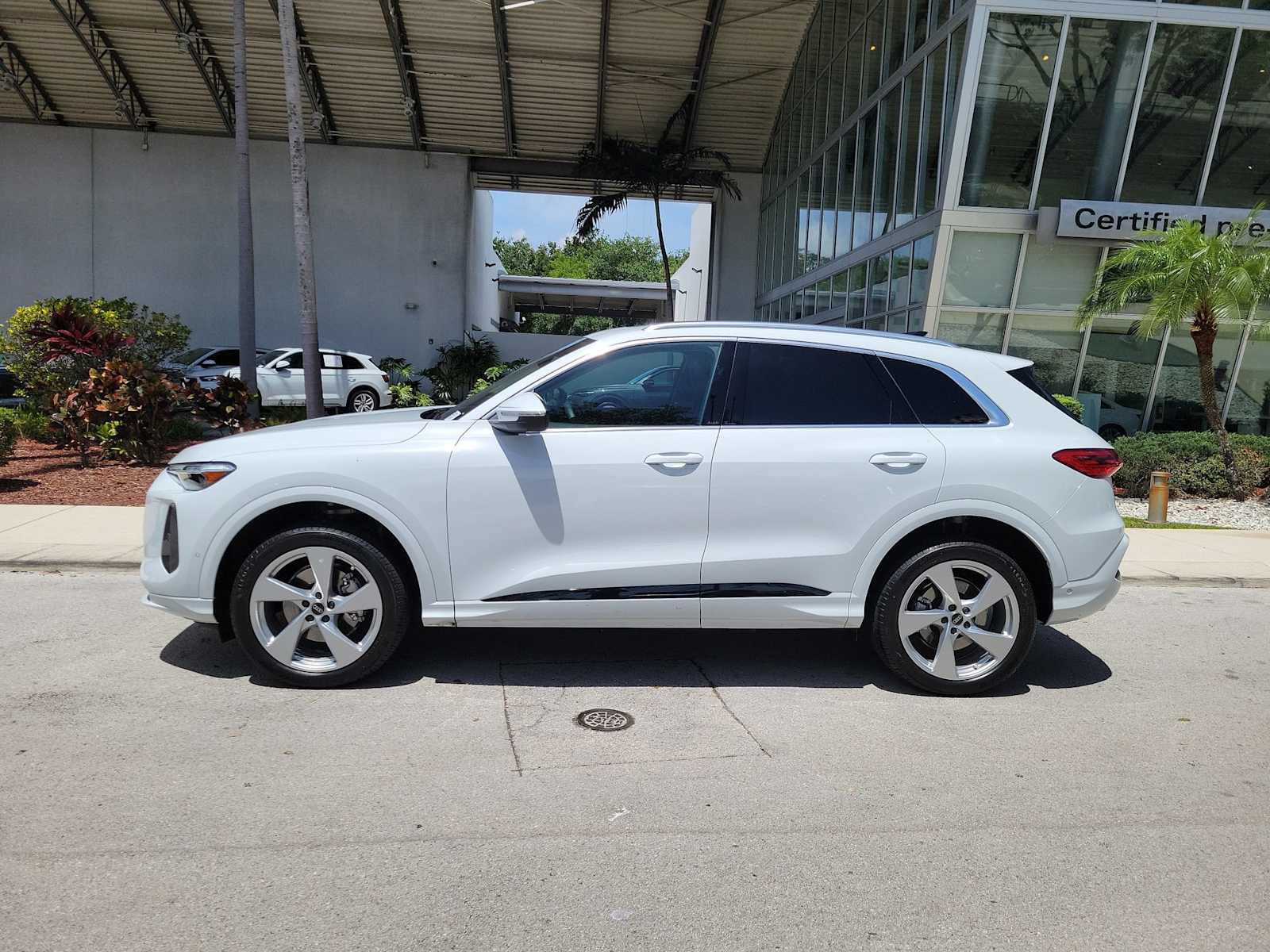 Certified 2025 Audi Q5 Premium Plus w/ Premium Plus AWD/4WD image 5