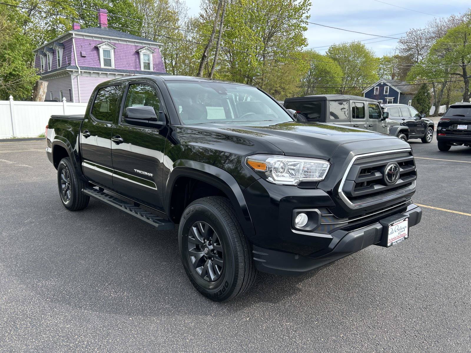 Used 2023 Toyota Tacoma SR5 AWD/4WD image 3