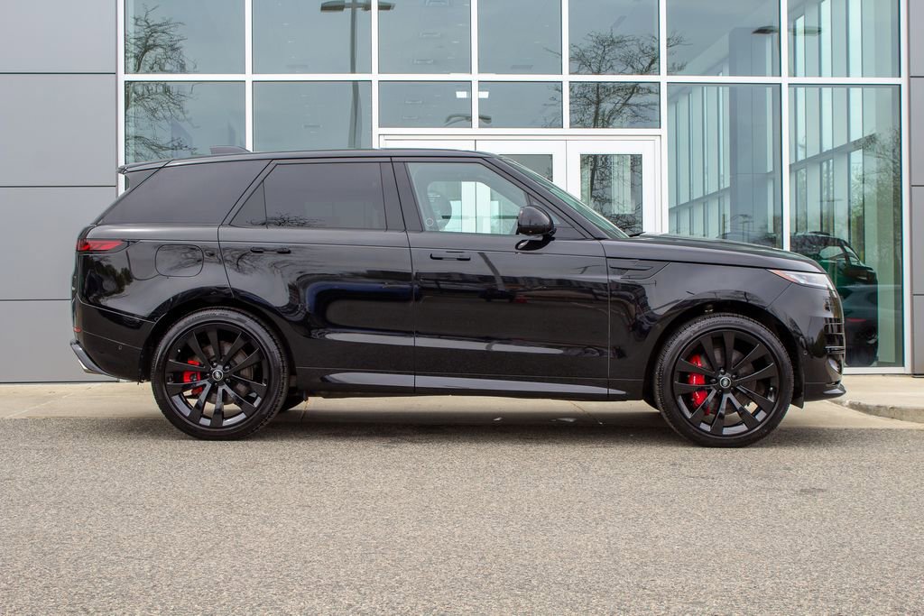 Used 2025 Land Rover Range Rover Sport Dynamic SE AWD/4WD image 4