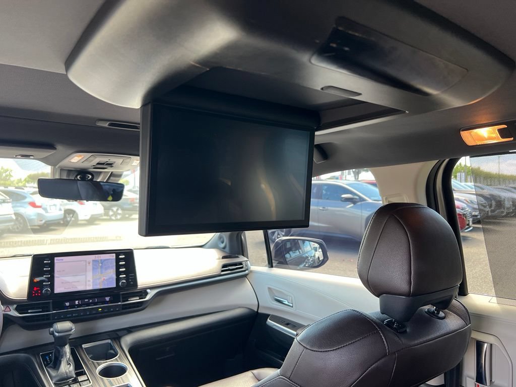 Used 2022 Toyota Sienna Platinum AWD/4WD image 12