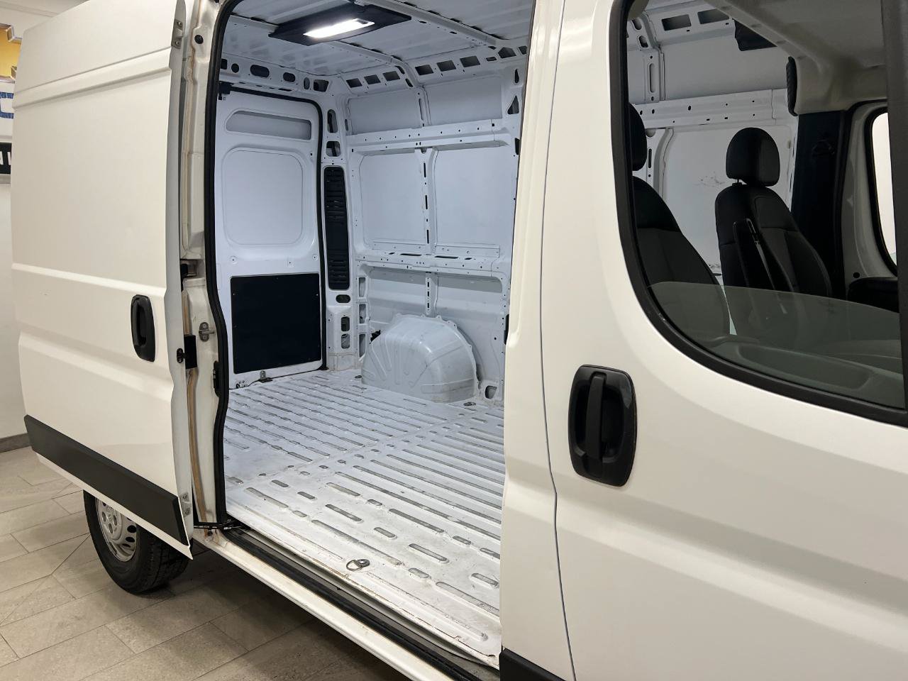 Used 2025 RAM ProMaster 2500 w/ Convenience Group FWD image 20