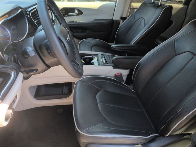 Used 2023 Chrysler Pacifica Limited FWD image 14